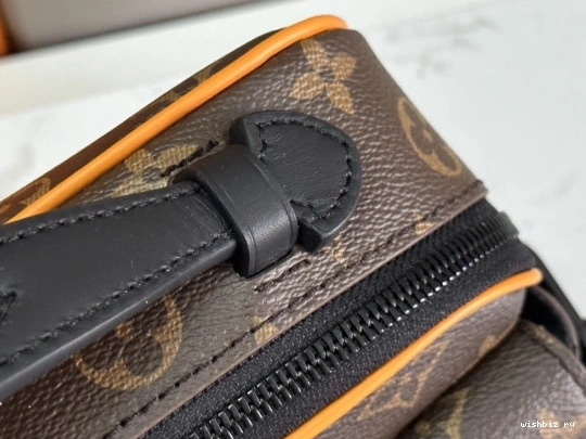 WIS VUITTON MESSENGER LOCK LOUIS S 0827